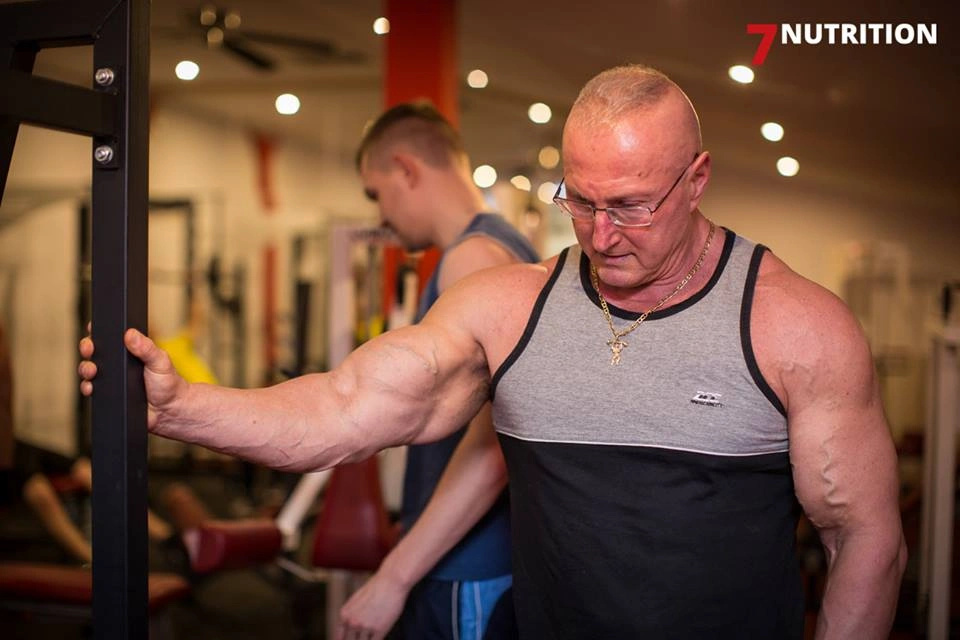 Siłownia TRICEPS-GYM - Profesjonalne wyposażenie i sprzęt treningowy 6