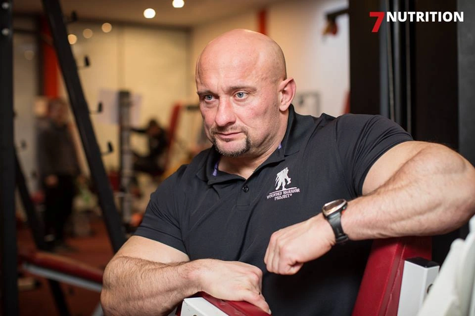 Siłownia TRICEPS-GYM - Nowoczesne urządzenia treningowe