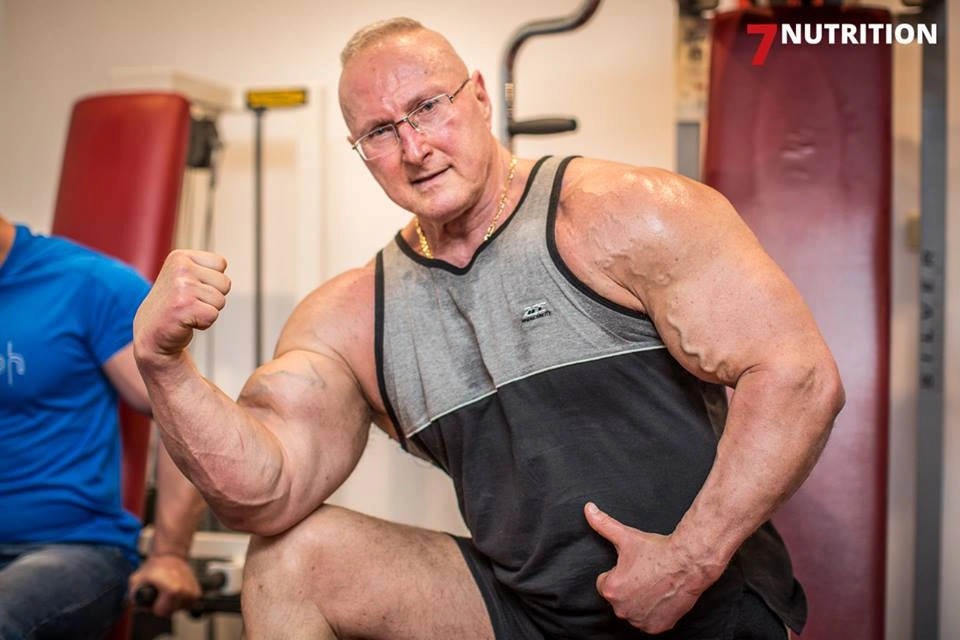 Siłownia TRICEPS-GYM - Profesjonalne wyposażenie i sprzęt treningowy 9