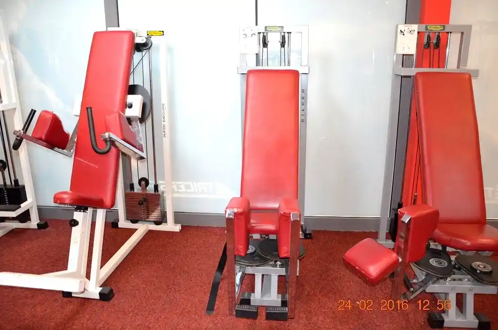 Siłownia TRICEPS-GYM - Profesjonalne wyposażenie i sprzęt treningowy 18