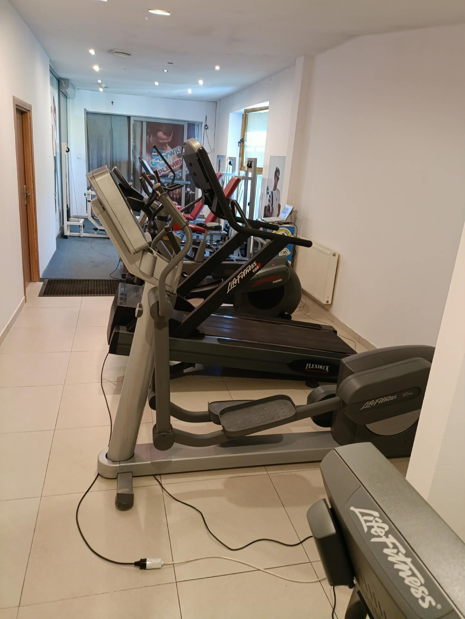 Siłownia TRICEPS-GYM - Profesjonalne wyposażenie i sprzęt treningowy 2